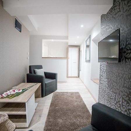 Apartmani Aleksandra U Centru Grada Kragujevac Exterior photo