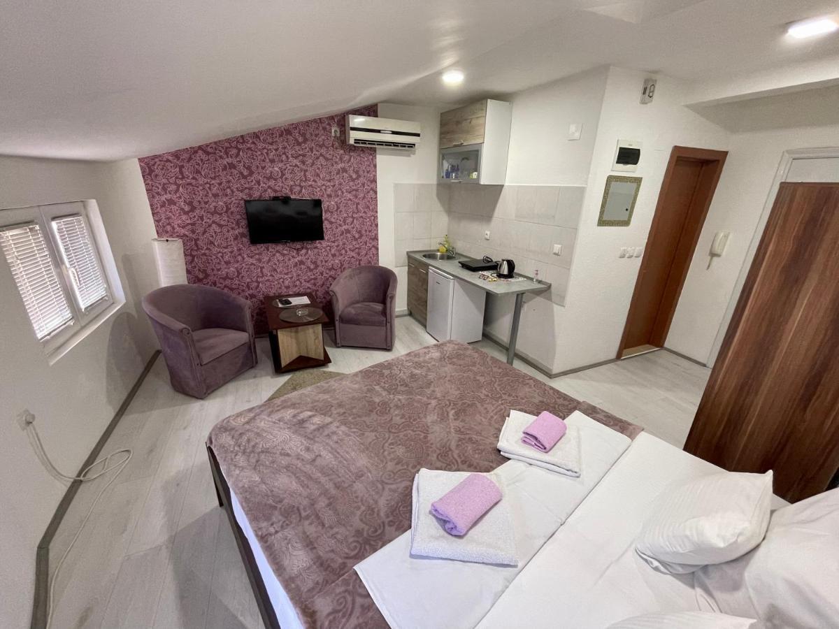 Apartmani Aleksandra U Centru Grada Kragujevac Exterior photo