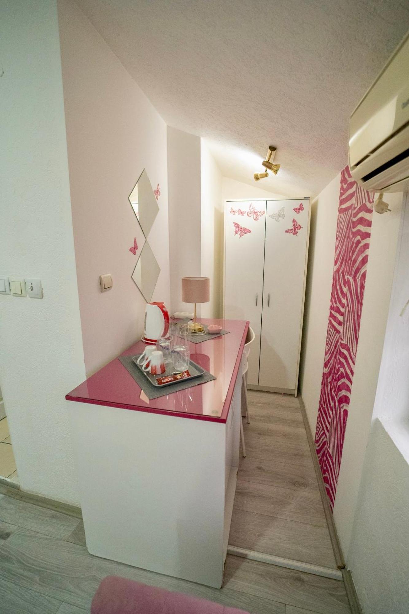 Apartmani Aleksandra U Centru Grada Kragujevac Exterior photo