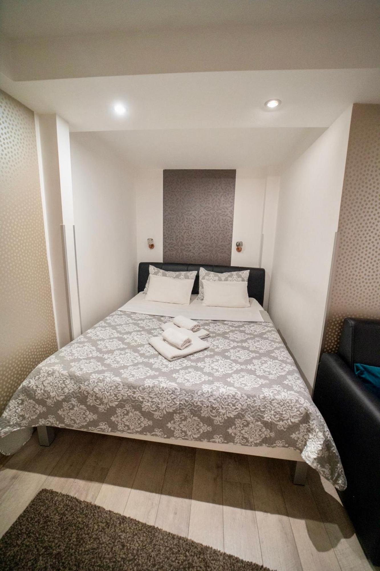 Apartmani Aleksandra U Centru Grada Kragujevac Exterior photo
